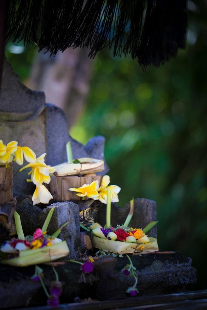 Bali Chaya Hotel Legian Exterior photo