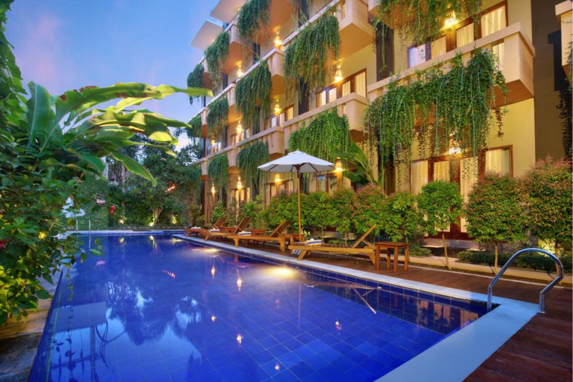 Bali Chaya Hotel Legian Exterior photo
