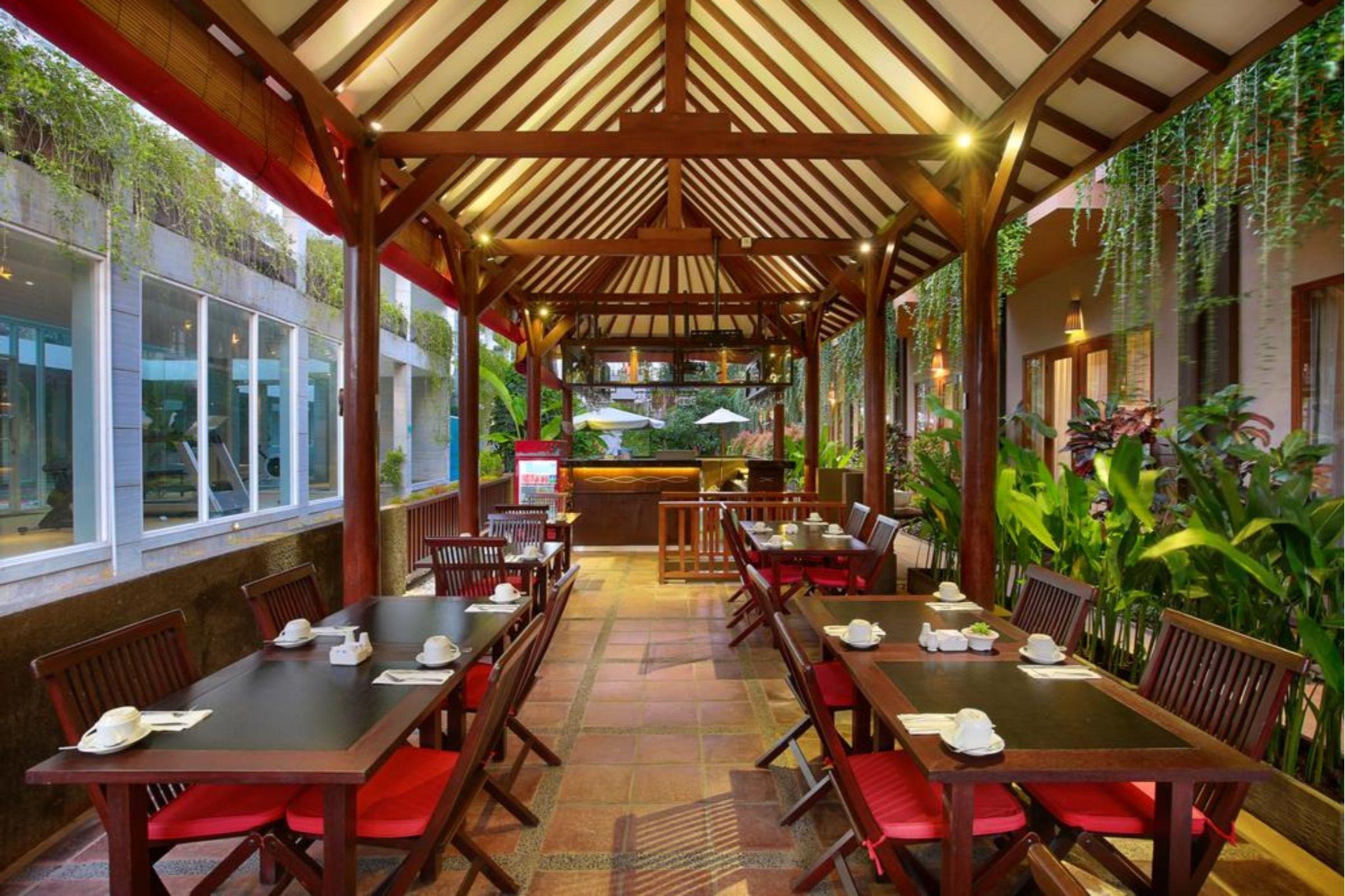 Bali Chaya Hotel Legian Exterior photo