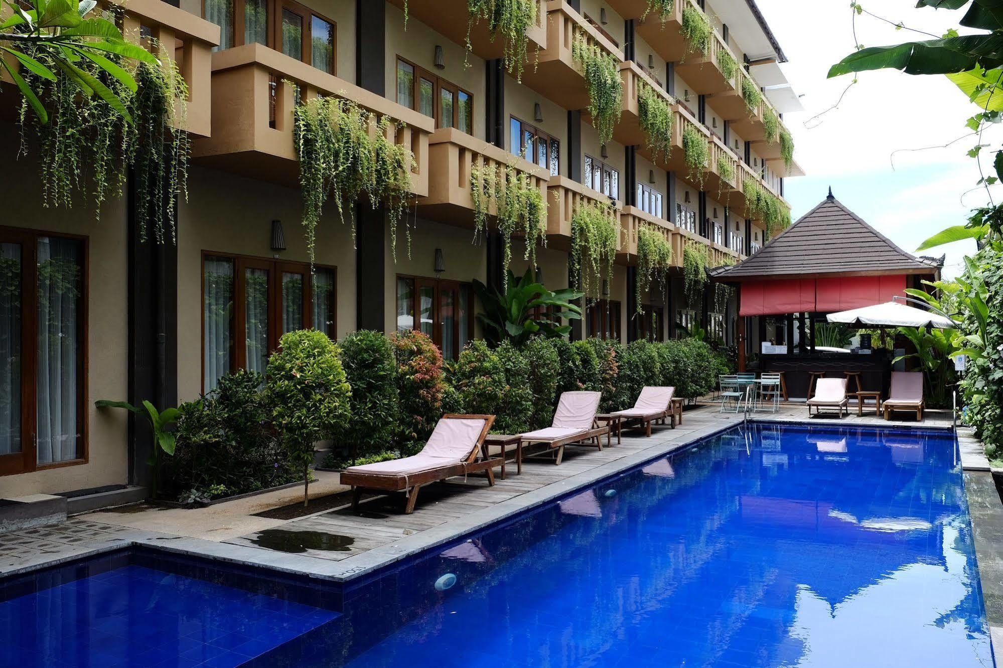 Bali Chaya Hotel Legian Exterior photo