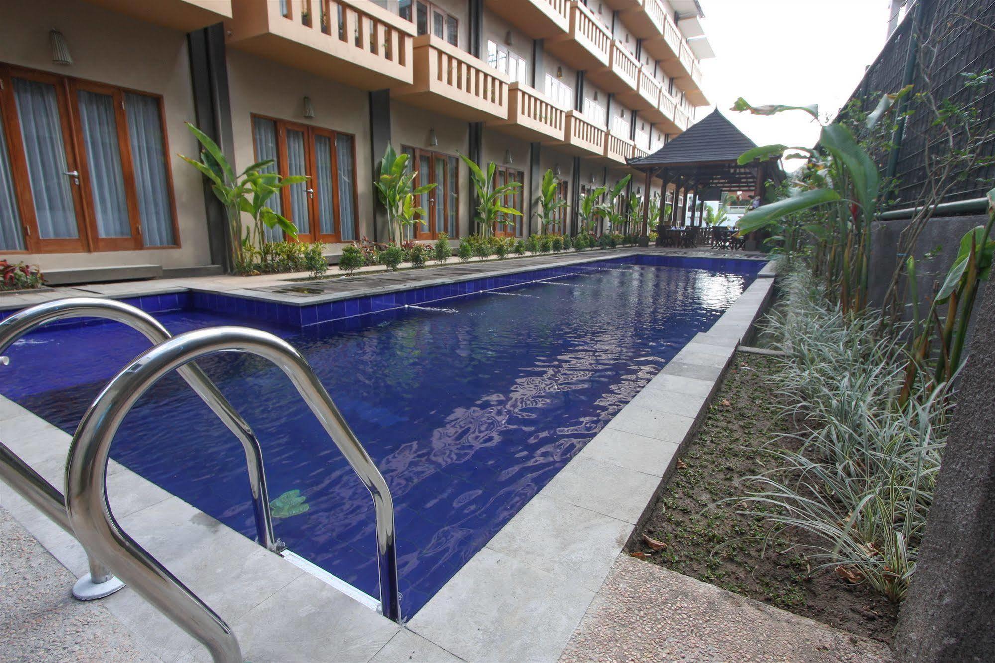 Bali Chaya Hotel Legian Exterior photo