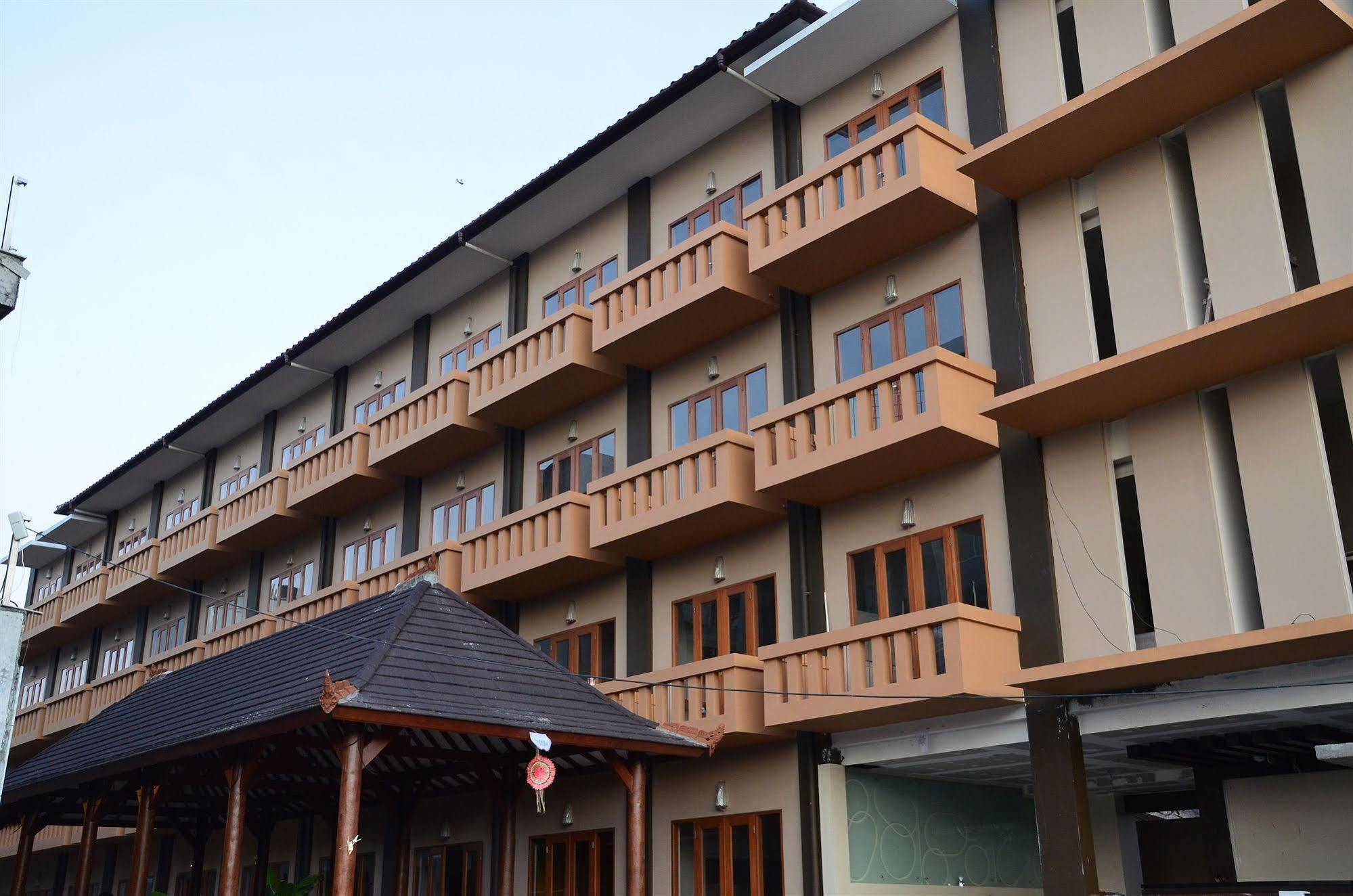 Bali Chaya Hotel Legian Exterior photo