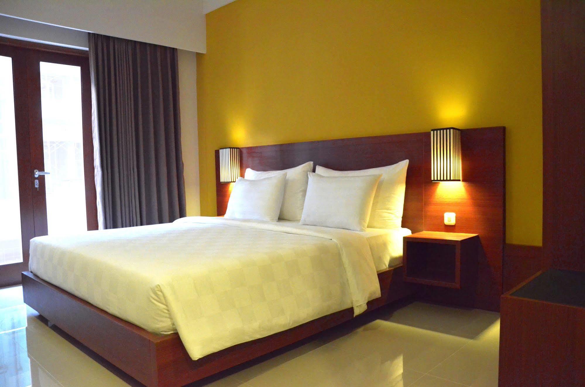 Bali Chaya Hotel Legian Exterior photo