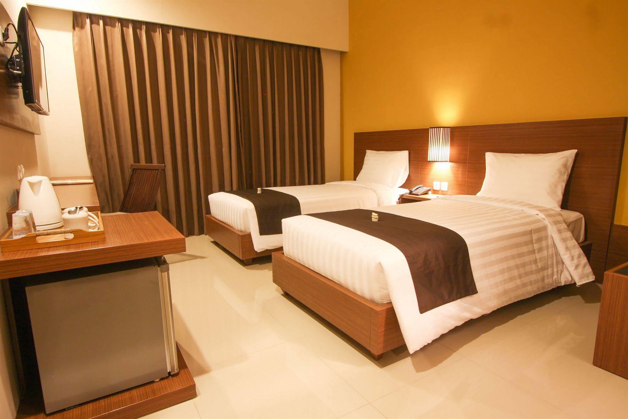 Bali Chaya Hotel Legian Exterior photo